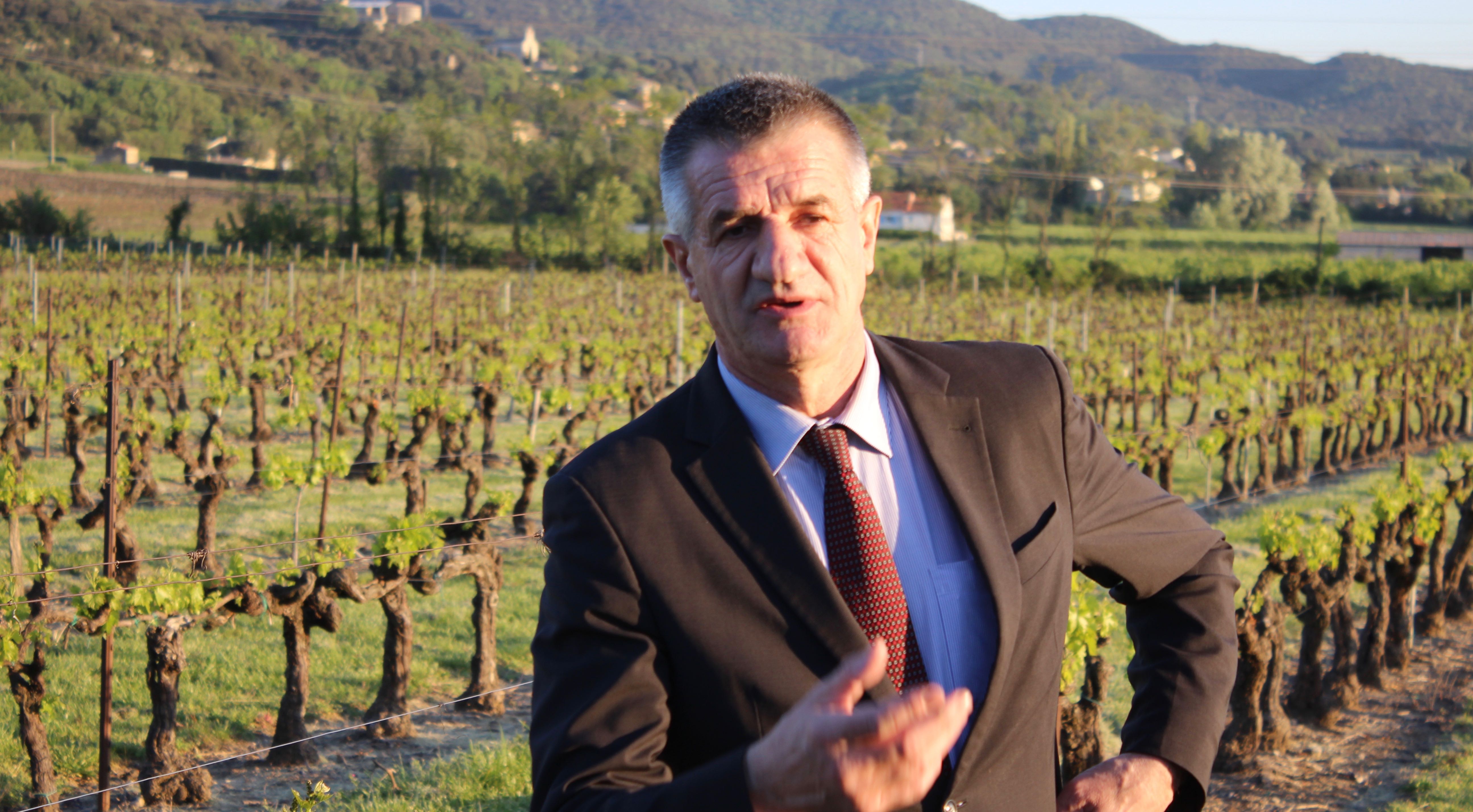 Le candidat à l'élection présidentielle Jean Lassalle, mardi à Vénéjan (Photo : Thierry Allard / Objectif Gard)