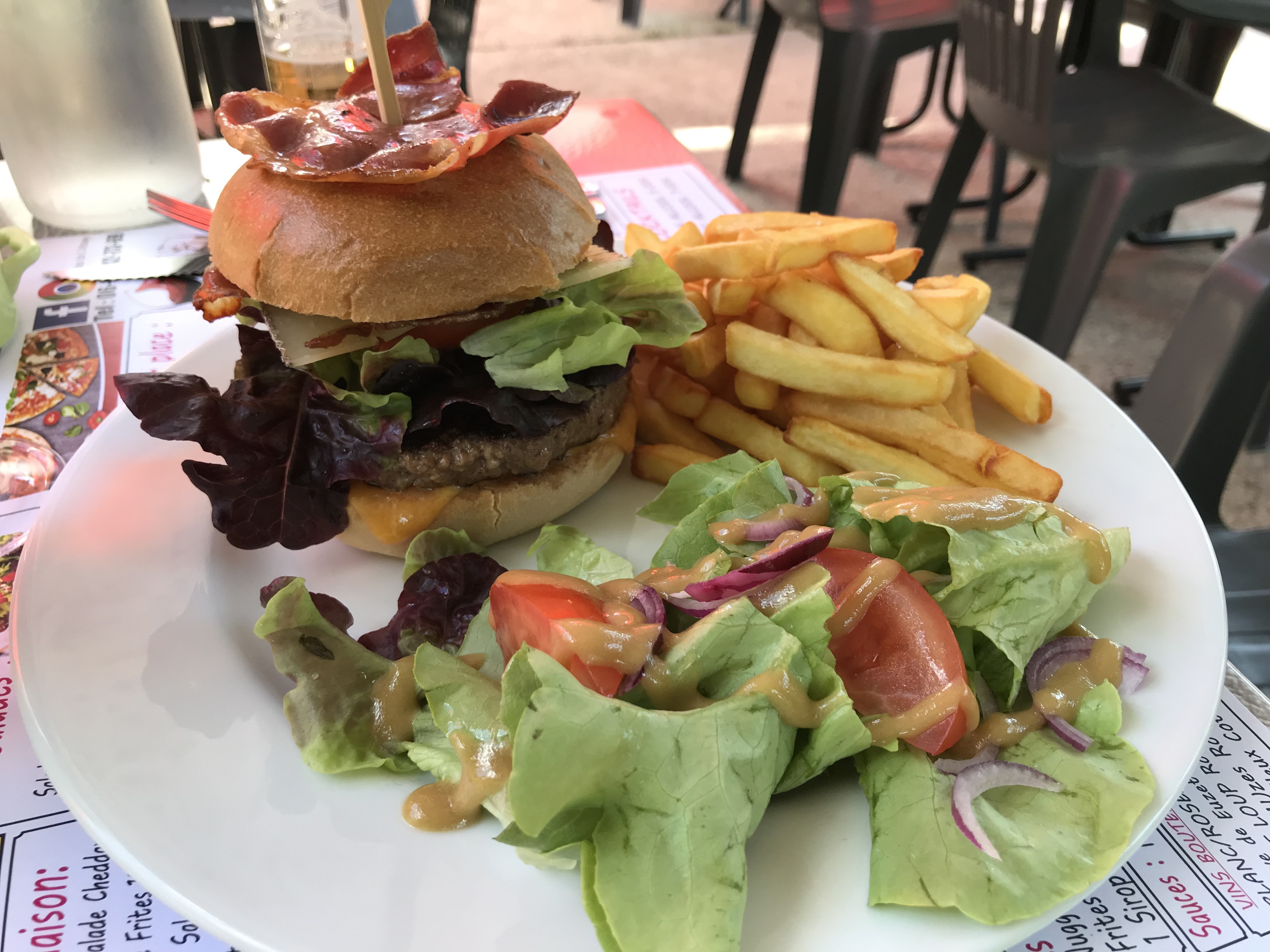 Le hamburger du jour. Photo Tony Duret / Objectif Gard