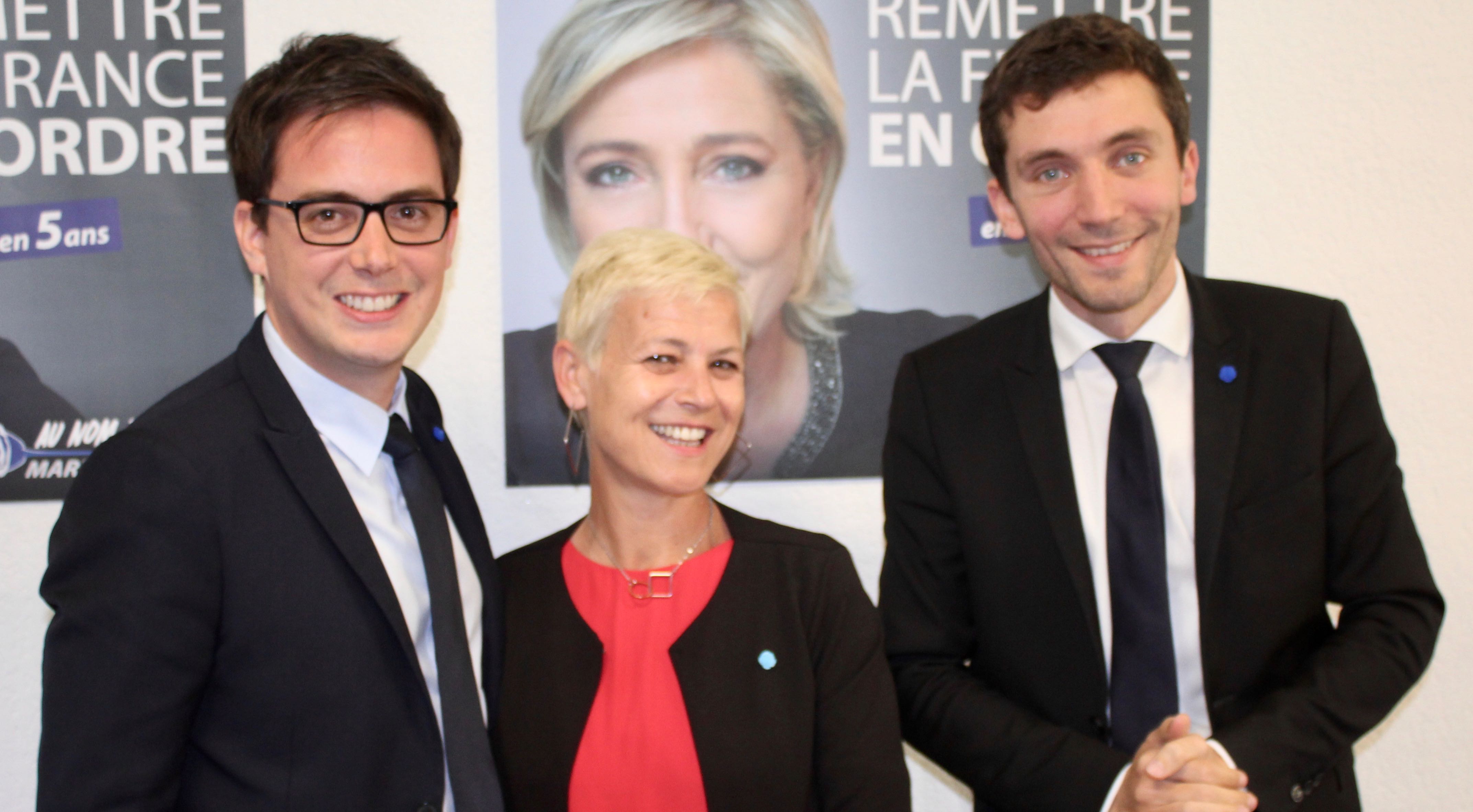 La candidate du FN aux législatives sur la 6e circonscription Laurence Gardet, entourée par le secrétaire départemental du FN Yoann Gillet et le maire de Beaucaire Julien Sanchez (Photo : Thierry Allard / Objectif Gard)