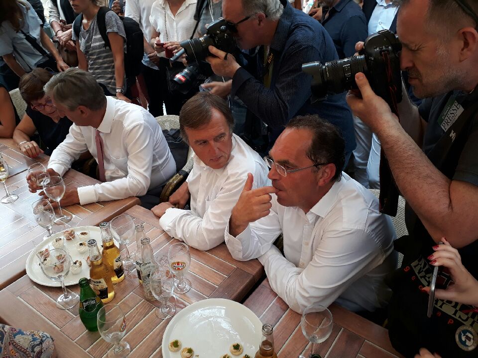 Le président UDI de Nîmes Métropole, Yvan Lachaud et le maire de Saint-Gilles Eddy Valadier ont échangé avec le Premier ministre Édouard Philippe. Photo : Coralie Mollaret)