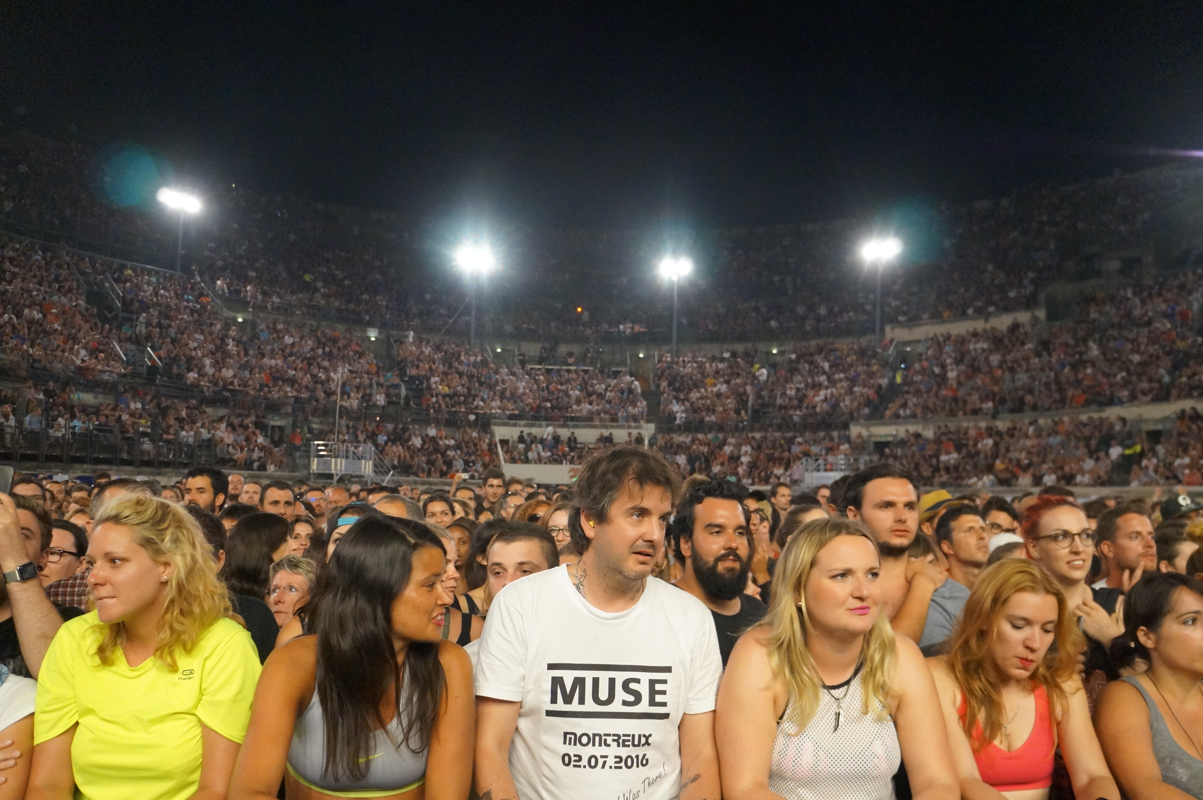 Muse lors de son concert aux arènes ce lundi 18 juillet. (Photo Baptiste Manzinali / Objectif Gard)