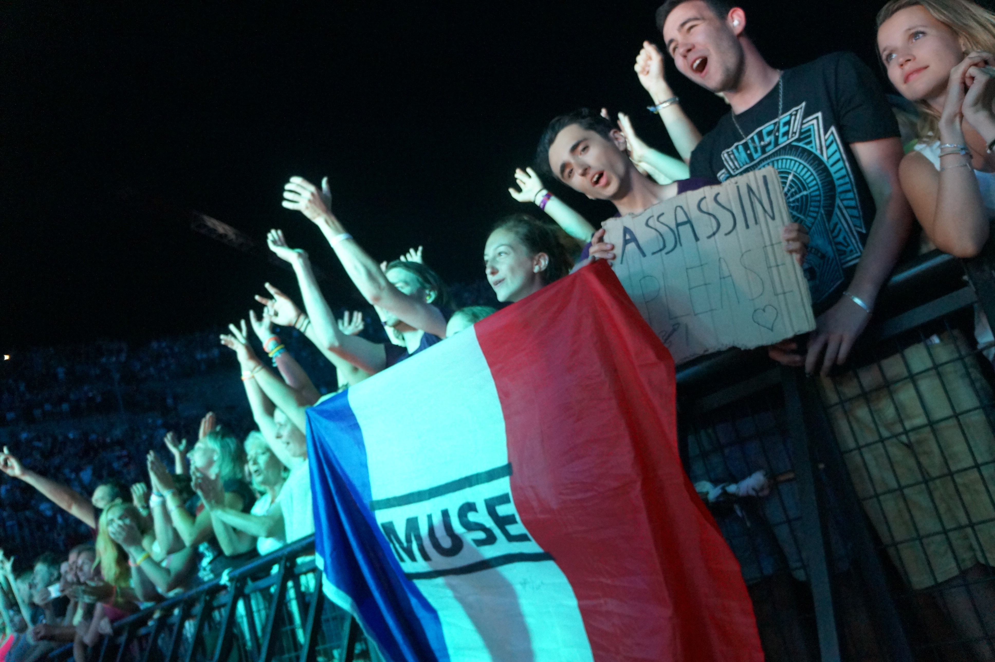 Muse lors de son concert aux arènes ce lundi 18 juillet. (Photo Baptiste Manzinali / Objectif Gard)